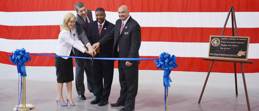 Director Charles E. Samuels, Jr. makes remarks and cuts ceremonial ribbon during Staff Recognition Event.