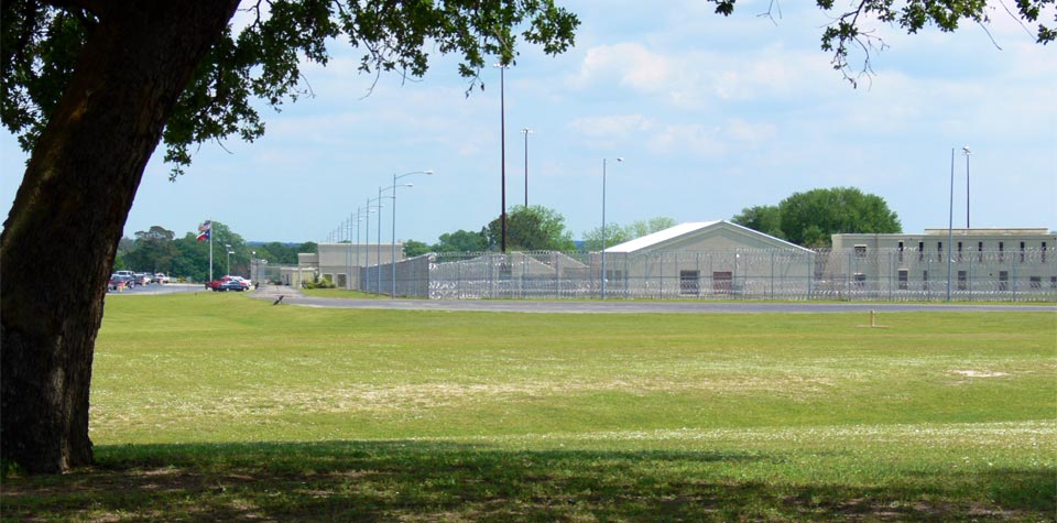 federal prisons inmates in texas