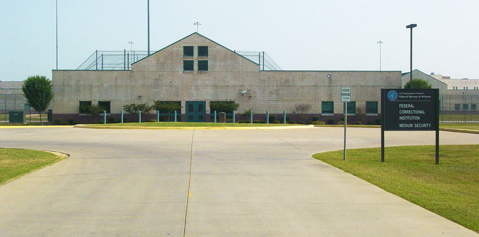 federal prisons inmates in texas