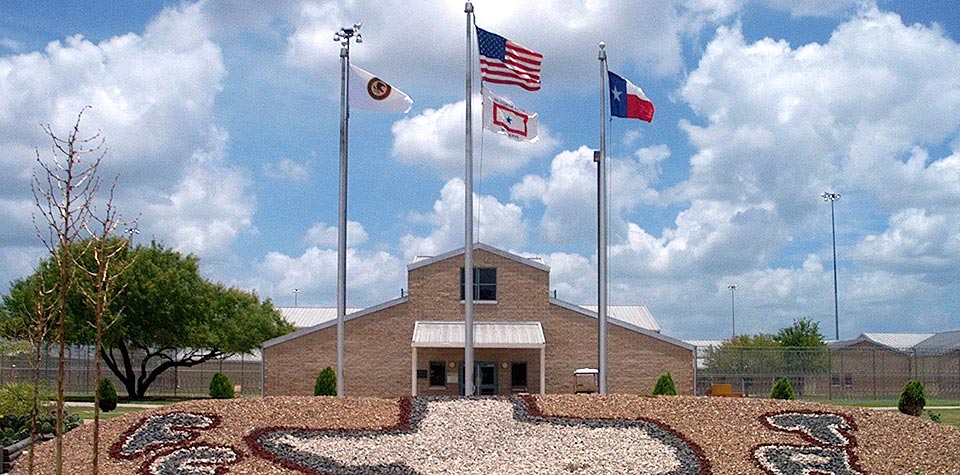 federal prisons inmates in texas